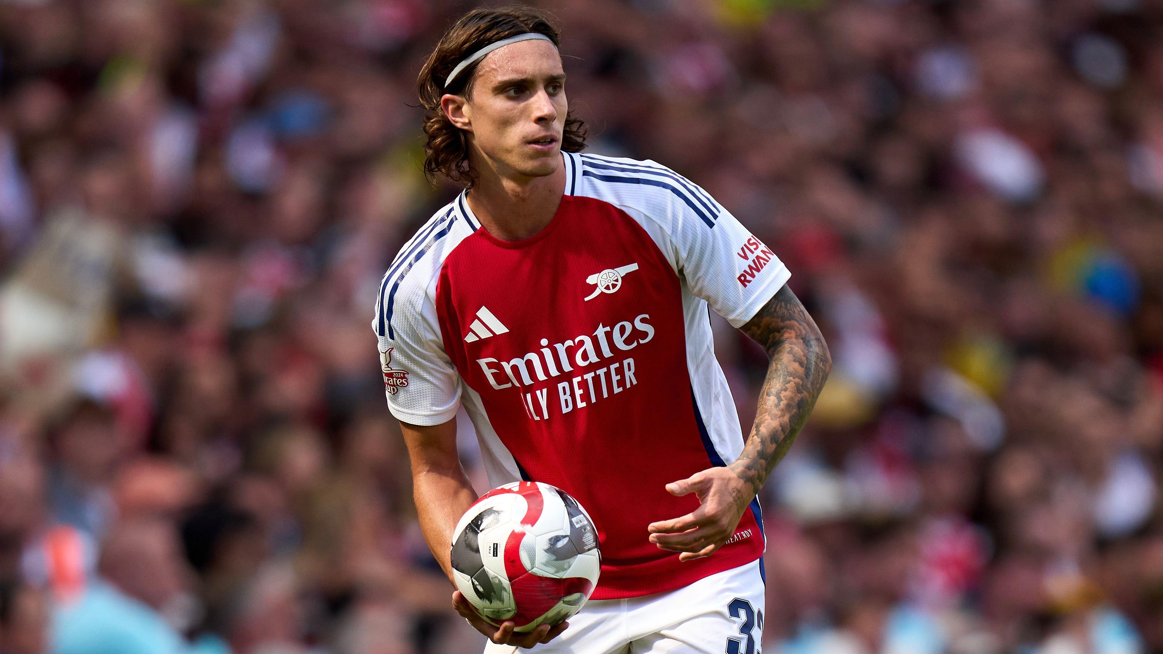 カラフィオーリが待望のアーセナルデビュー！指揮官は大歓声のファンに